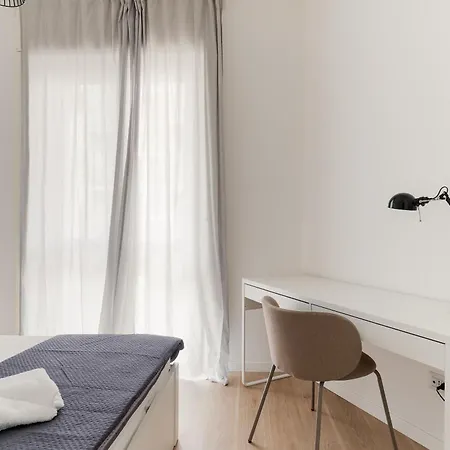 Apartment Guesthost - Bright M1 Pasteur Mailand