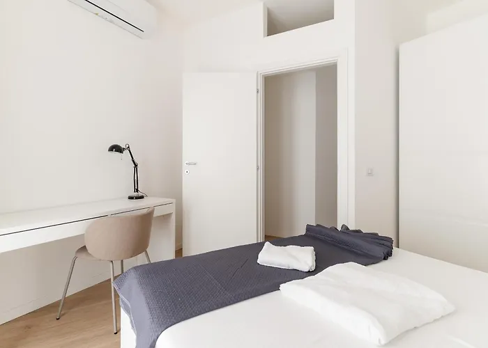Guesthost - Bright M1 Pasteur Daire Milano